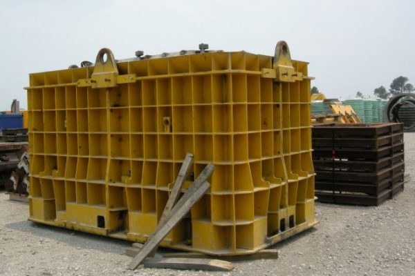 HawkeyePedershaab Box Culvert form equipment