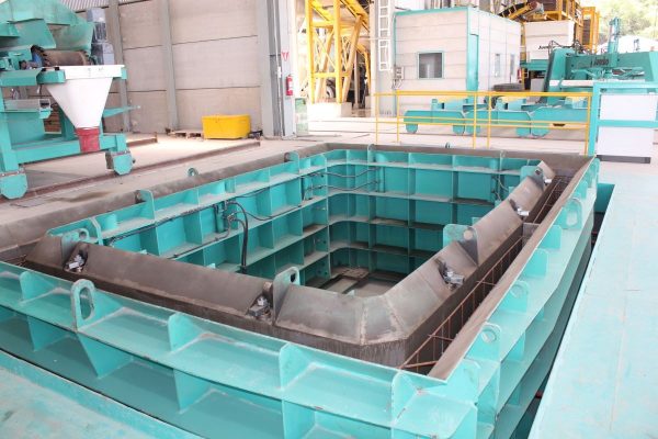 Mammut box culvert form