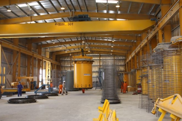 HawkeyePedershaab oval concrete pipe mold in plant