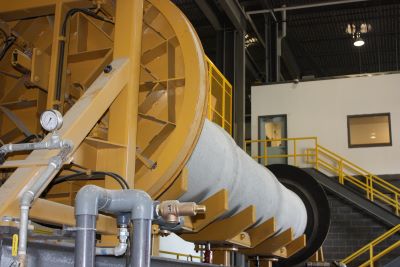 Hydrostatic tester hydraulic powered bulkheads